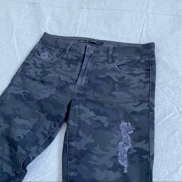 STS Blue Distressed Camo Skinny Jeans - 28 - Picture 4 of 9